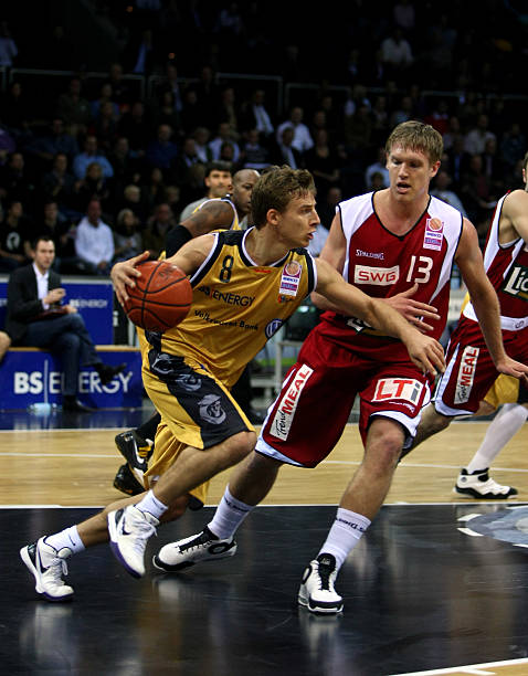 之间纯粹的 之间纯粹的